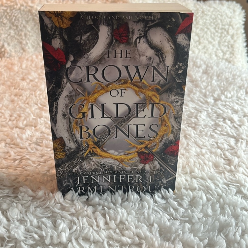 A Blood And Ash Novel - The Crown Of Gilded Bones New